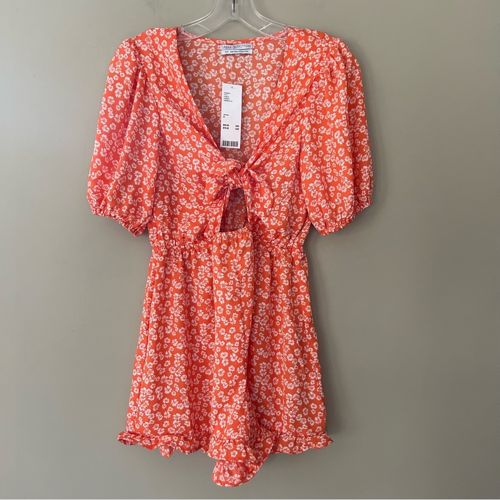 NWT Urban Outfitters Orange White Floral Front Tie Short Sleeve Romper Sz Small